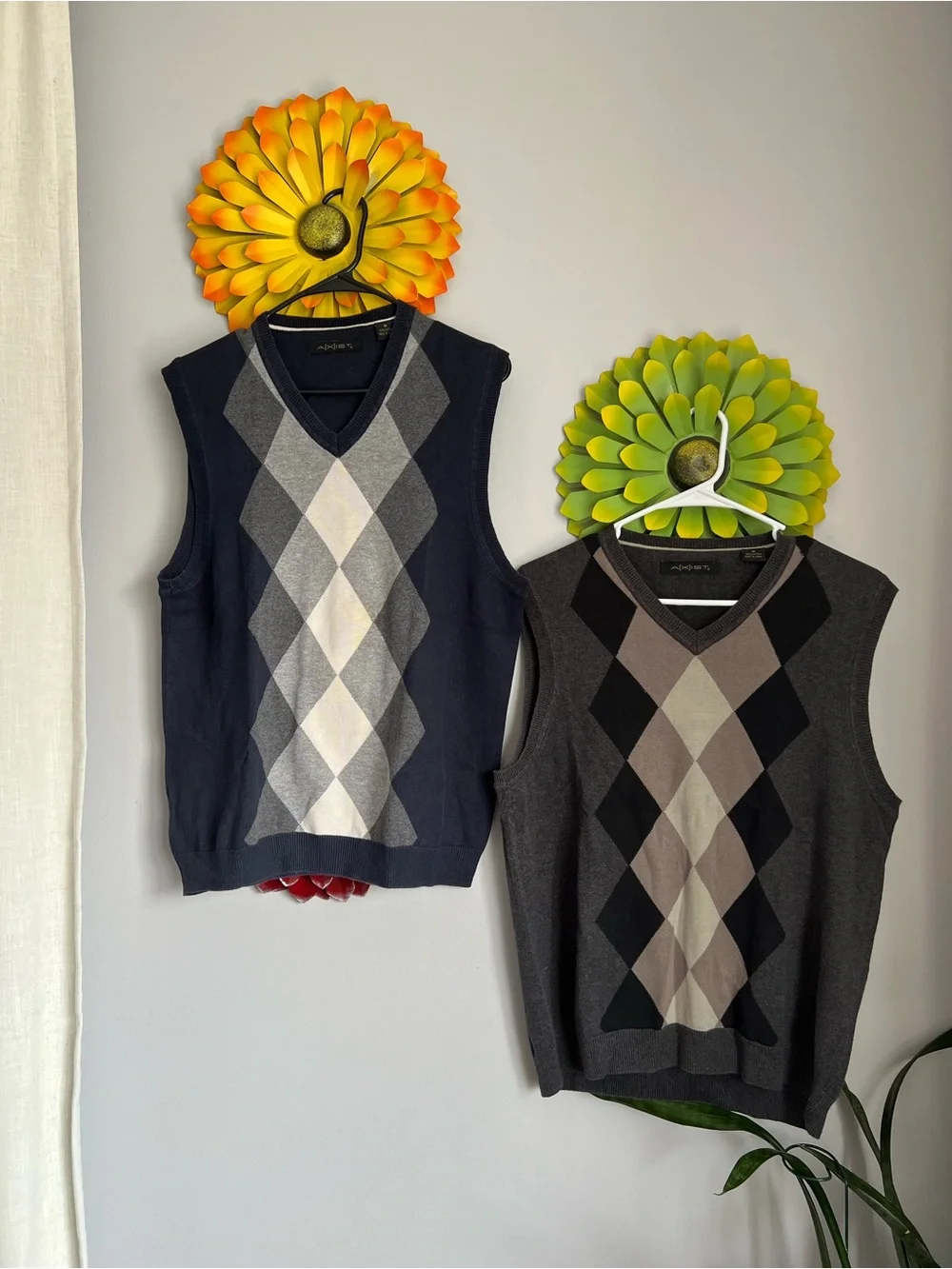 Lot of 2 Axist Men Argyle Sweater Vest 100% Cotton V-Neck Gray Navy Size Medium